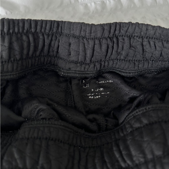 BLACK SHORT - Picture 2 of 3